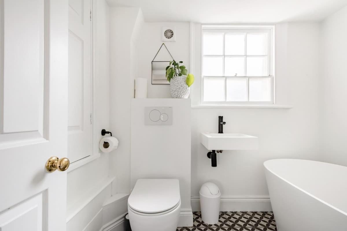 Central Georgian Townhouse With Free Parking Bath Exterior foto